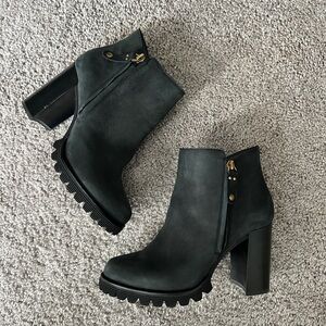 Gibson Latimer Black Ankle Boots